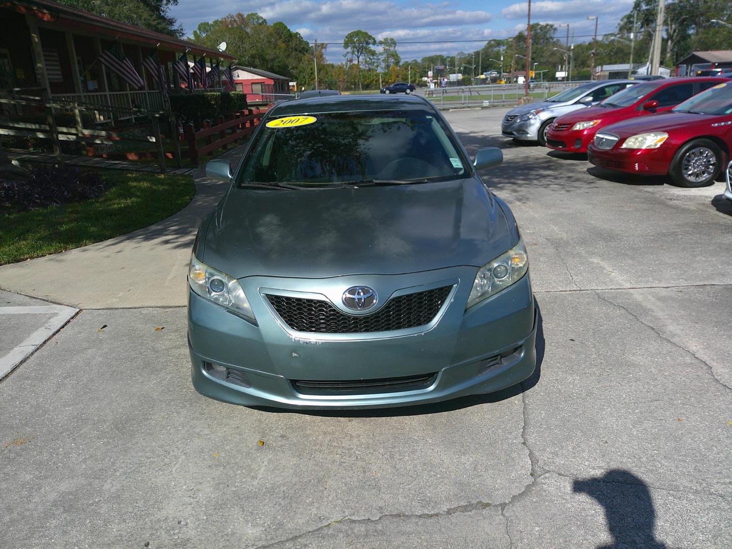 2007 GREEN TOYOTA CAMRY CE; SE; LE; XL (4T1BK46K27U) , located at 1200 Cassat Avenue, Jacksonville, FL, 32205, (904) 695-1885, 30.302404, -81.731033 - Photo#0